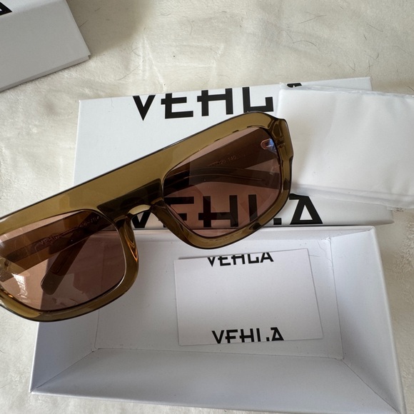 Elegant Brown Oversized Sunglasses